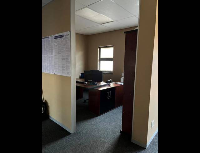 OFFICE FOR SALE IN SILVER LAKES